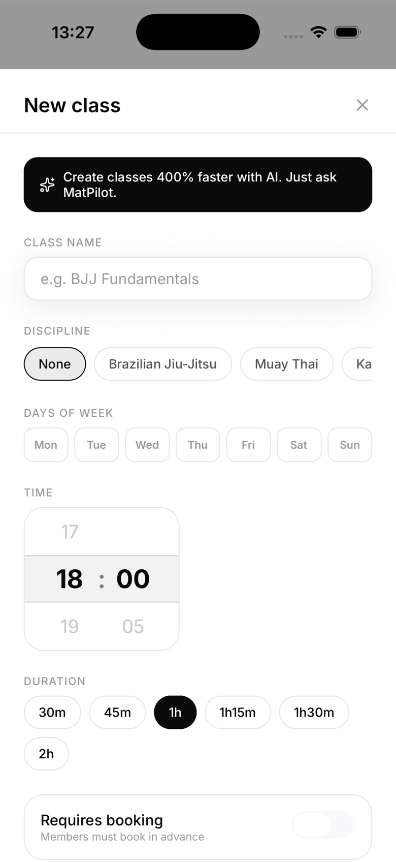 New class creation screen showing selected days, time, instructor, and capacity fields