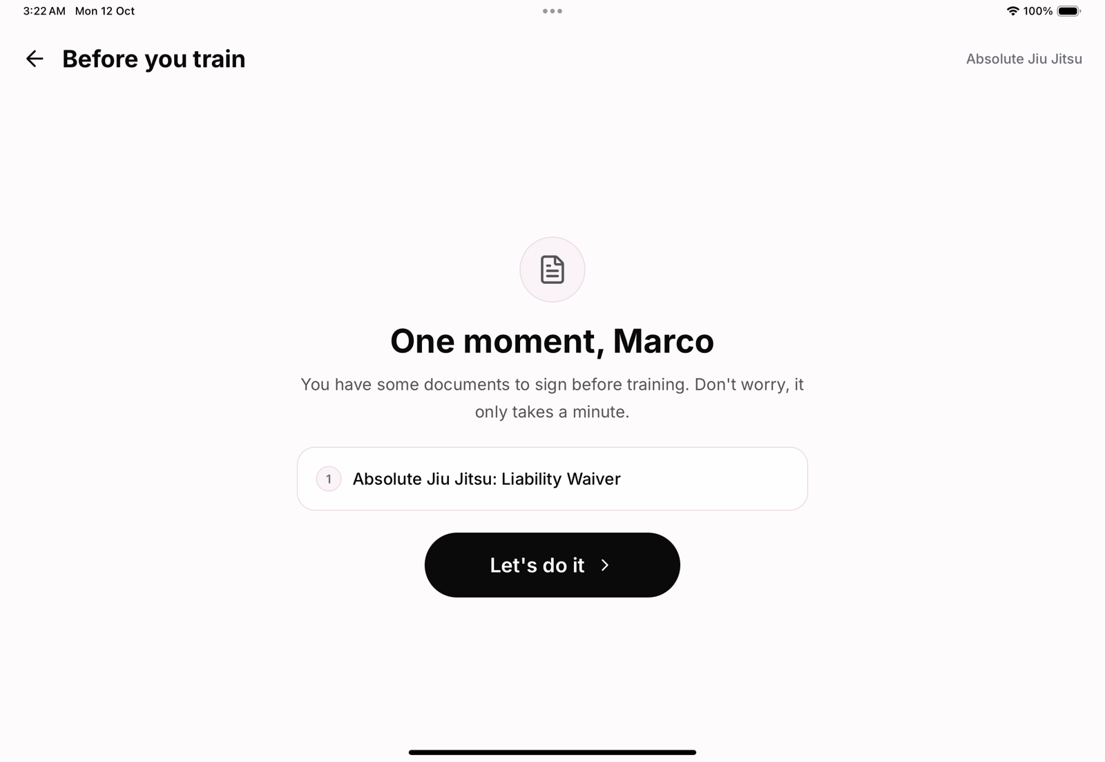 Um momento: os documentos para assinar antes do treino, listados pelo nome.